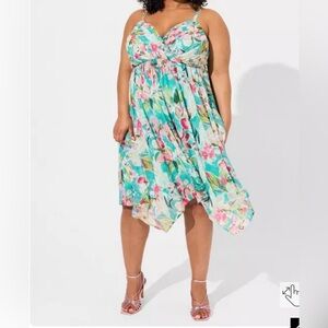Women’s Torrid 4x Tea Length Chiffon Pleated Shark Bite Floral Dress Plus Size